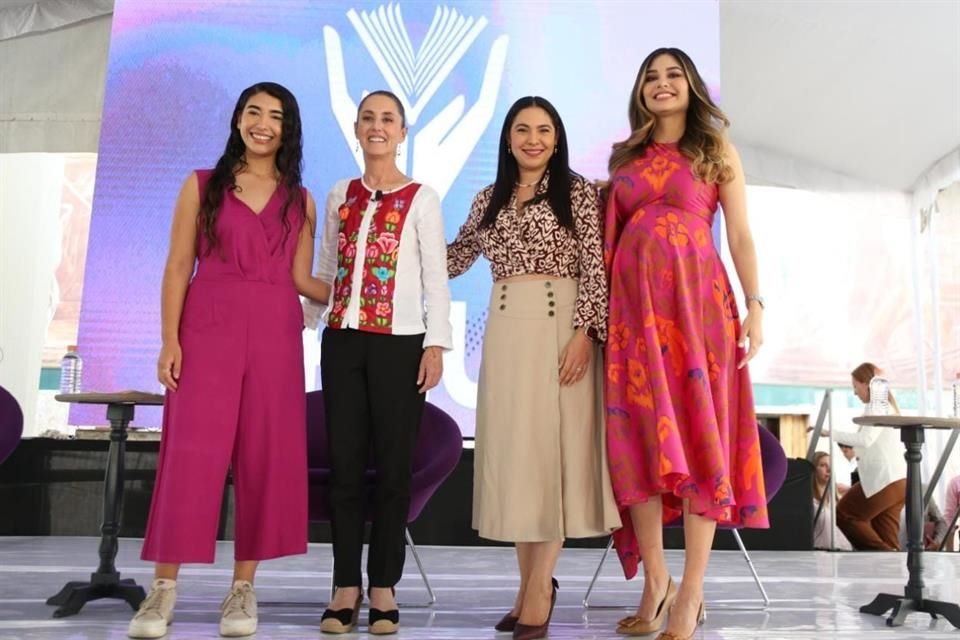 Zoé García, Presidenta de la FEU; Claudia Sheinbaum, Jefa de Gobiedrno de la Ciudad de México; Indira Vizcaíno, Gobernadora de Colima y  Geraldine Ponce, Alcaldesa de Tepic.