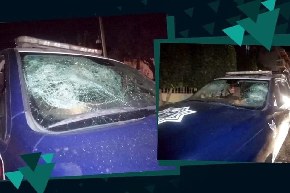 Tras ser interceptados, los agresores obligaron a los policías a descender de la unidad para golpearlos y despojarlos de sus armas.