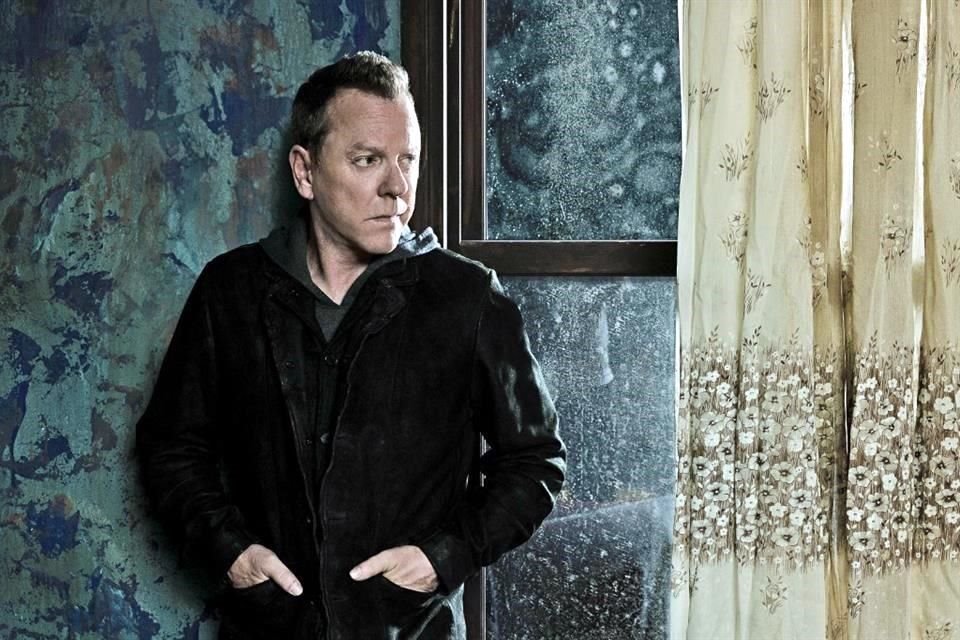 El actor Kiefer Sutherland está emocionado de volver a la pantalla con 'Rabbit Hole', una serie de espionaje.