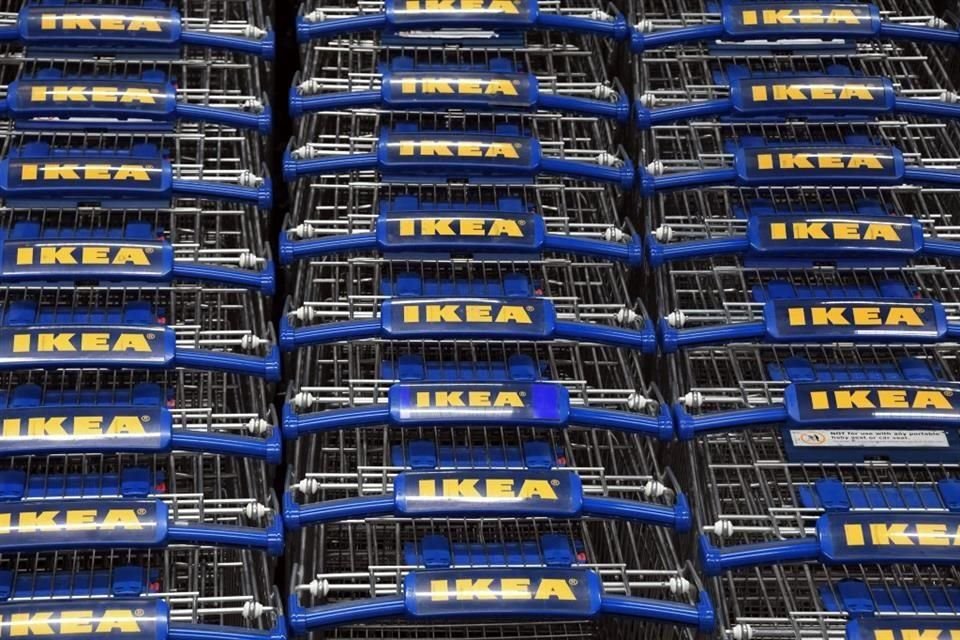 IKEA detuvo todas sus operaciones minoristas y de producción en Rusia poco después de que Moscú enviara tropas a Ucrania el 24 de febrero de 2022.