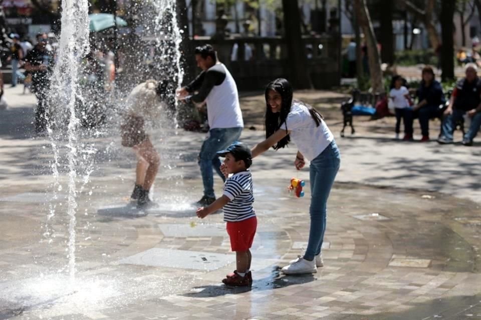 Además de la contingencia ambiental, autoridades de la Ciudad informaron que se pronostican temperaturas máximas de 28 a 30 grados.