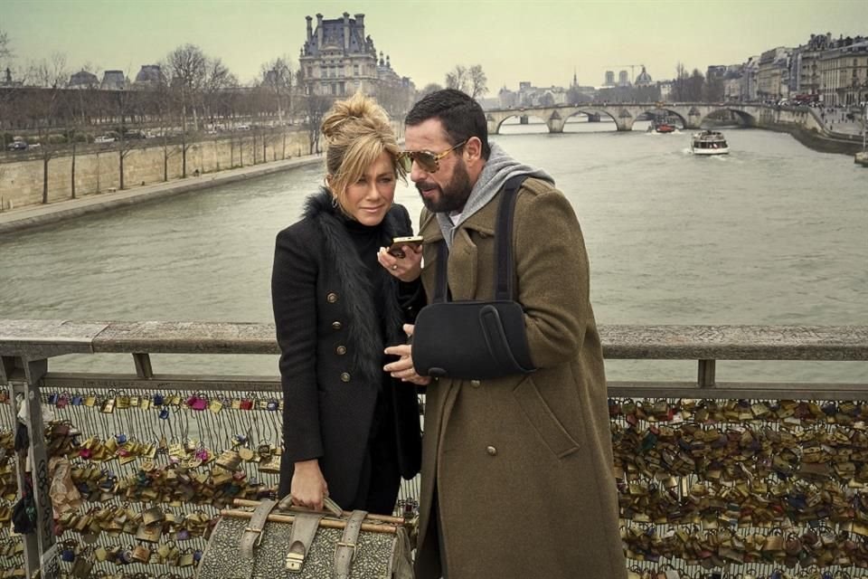 Jennifer Aniston le apuesta a la comedia con un nuevo proyecto junto a Adam Sandler, titulado 'Misterio a la Vista.