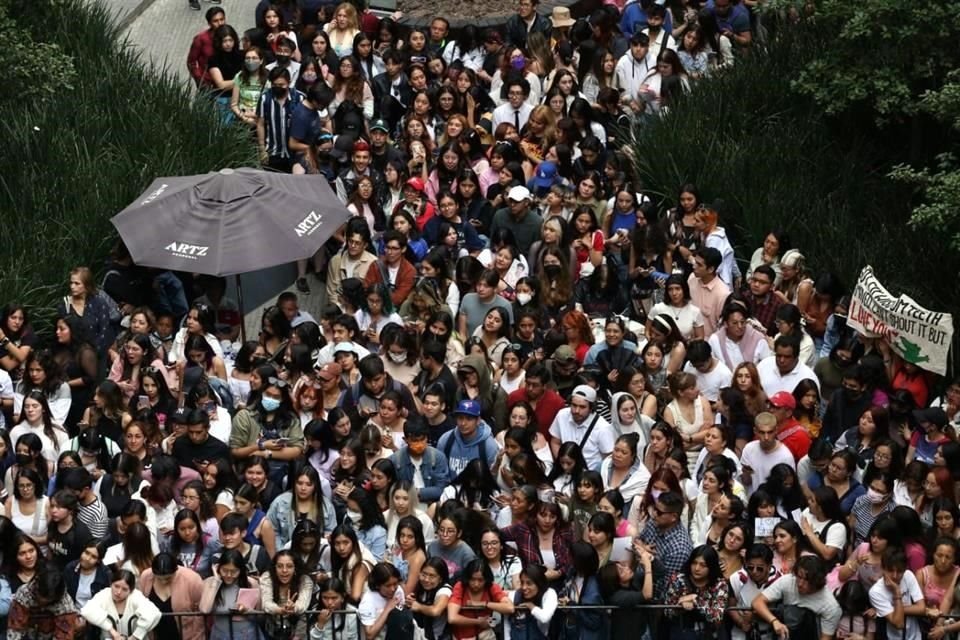 La plaza lució al máximo de  su capacidad ante tal evento.