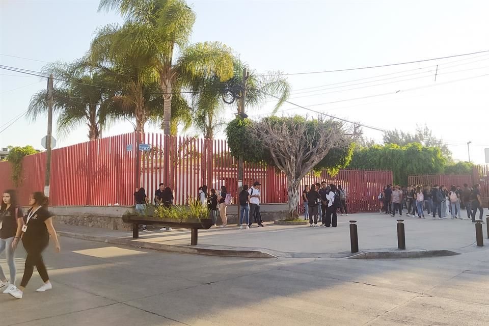 El director de la Pepa 9 refirió que los reportes de robo se han incrementado hasta en un 300 por ciento en la preparatoria ubicada en El Briseño.