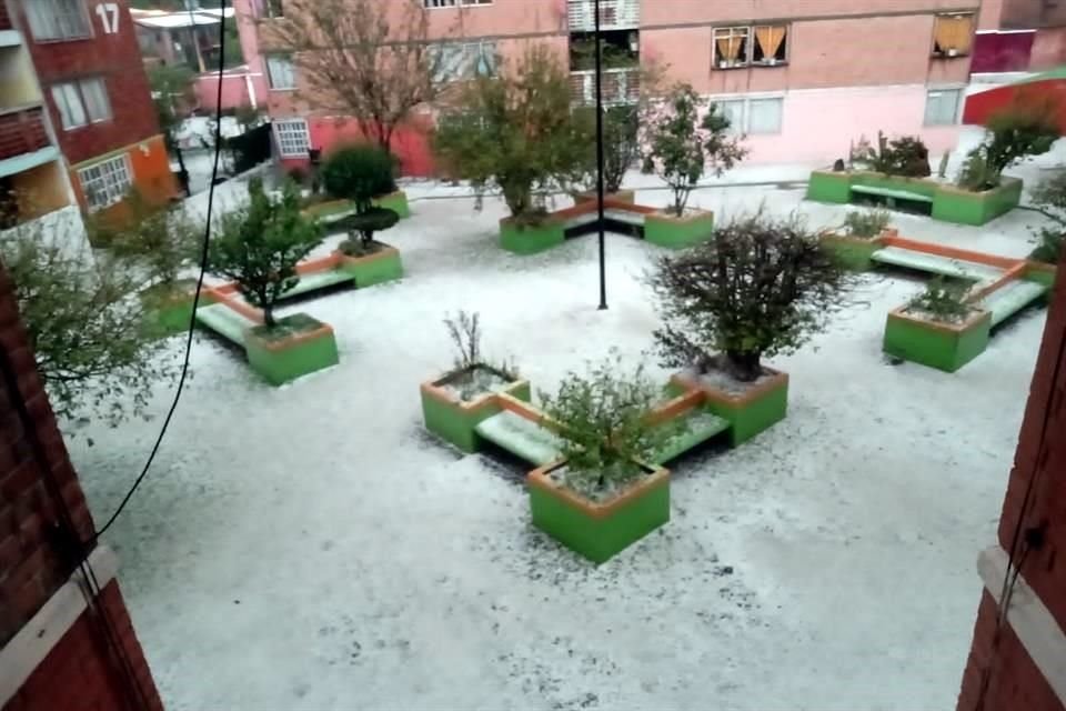 Durante la tarde de este martes, se registró la caída de lluvia y granizo en al menos dos municipios del Valle de México. 