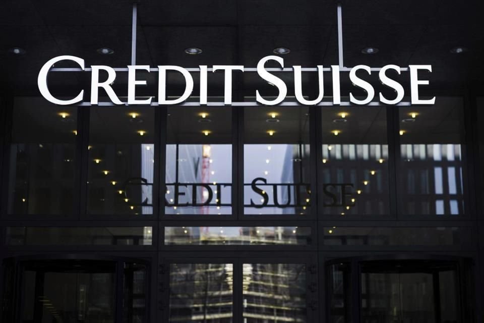 En 2014, Credit Suisse se convirtió en el banco más grande en 20 años en declararse culpable de un cargo penal en Estados Unidos y acordó pagar una multa de 2 mil 500 millones de dólares por ayudar a los estadounidenses a evadir impuestos en un conspiración que abarcó décadas.