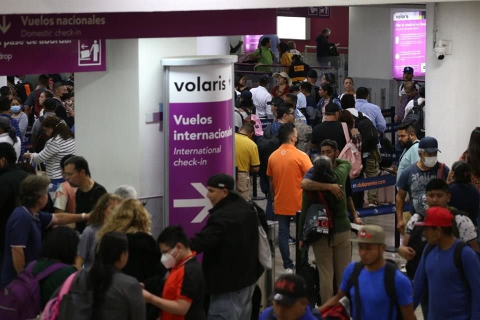 Solamente por ceniza volcánica, fueron afectados vuelos el día sábado por la mañana; mientras que otros retrasos de más de dos horas y cancelaciones de vuelo de Aeroméxico y Volaris, están vinculados a problemas con sus tripulaciones que no tienen ninguna relación con el Popocatépetl.