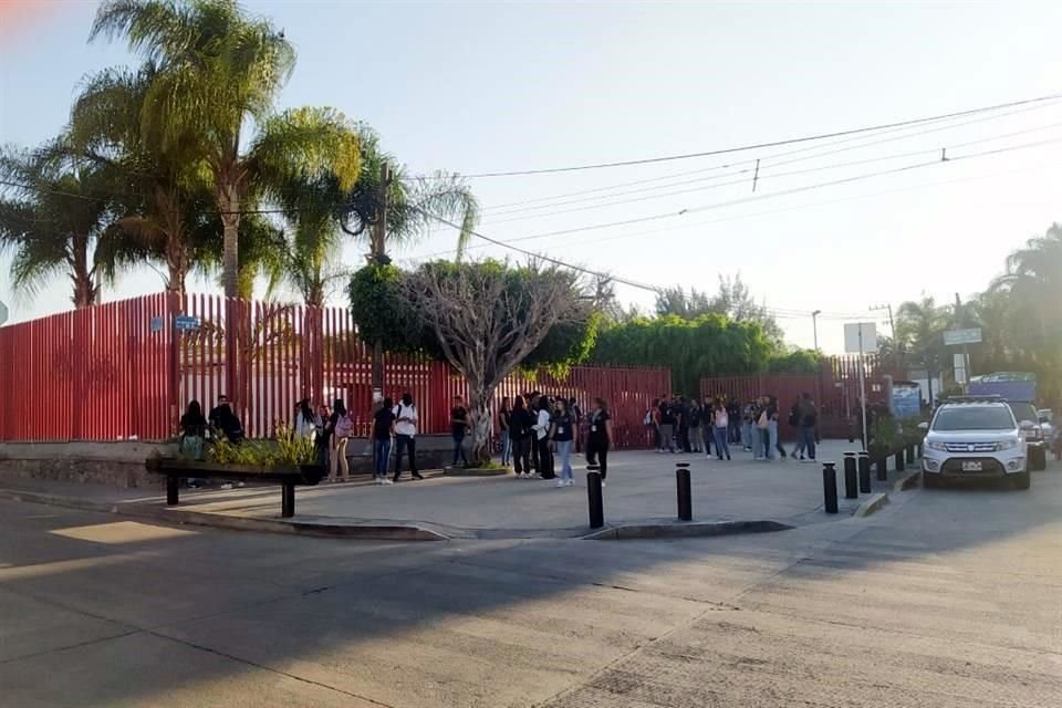 La Policía de Zapopan aseguró que reforzarán la vigilancia en alrededores de la Prepa 9 para evitar asaltos.