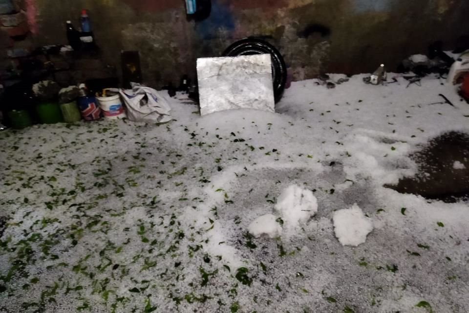 Una fuerte lluvia con granizo se registra en distintas alcaldías de la CDMX, como Coyoacán, Iztacalco e Iztapalapa.