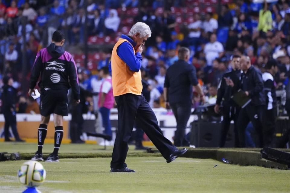 Con un tanto en los minutos finales, Cruz Azul alcanzó a empatar 2-2 en su visita al Querétaro, en duelo pendiente de la Jornada 4.