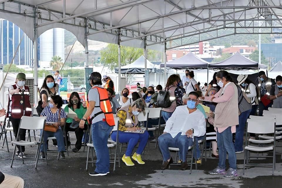 Se espera que antes del 15 de junio empiecen las vacunas para los adultos del grupo de 40 a 49 años.
