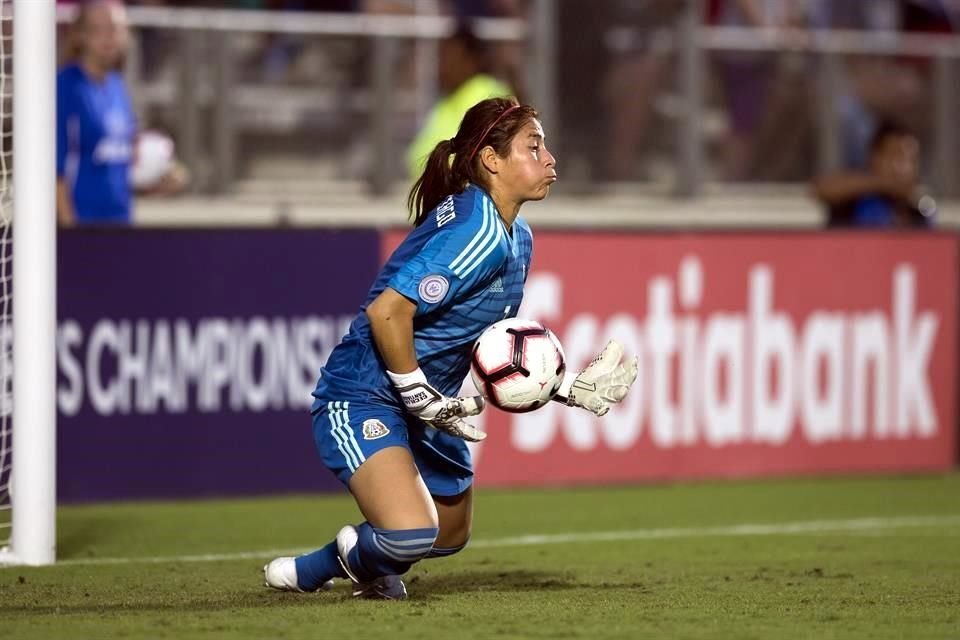 Pese a su poca participación en Holanda con el PSV Eindhoven, Ceci Santiago sigue siendo llamada al Tri.