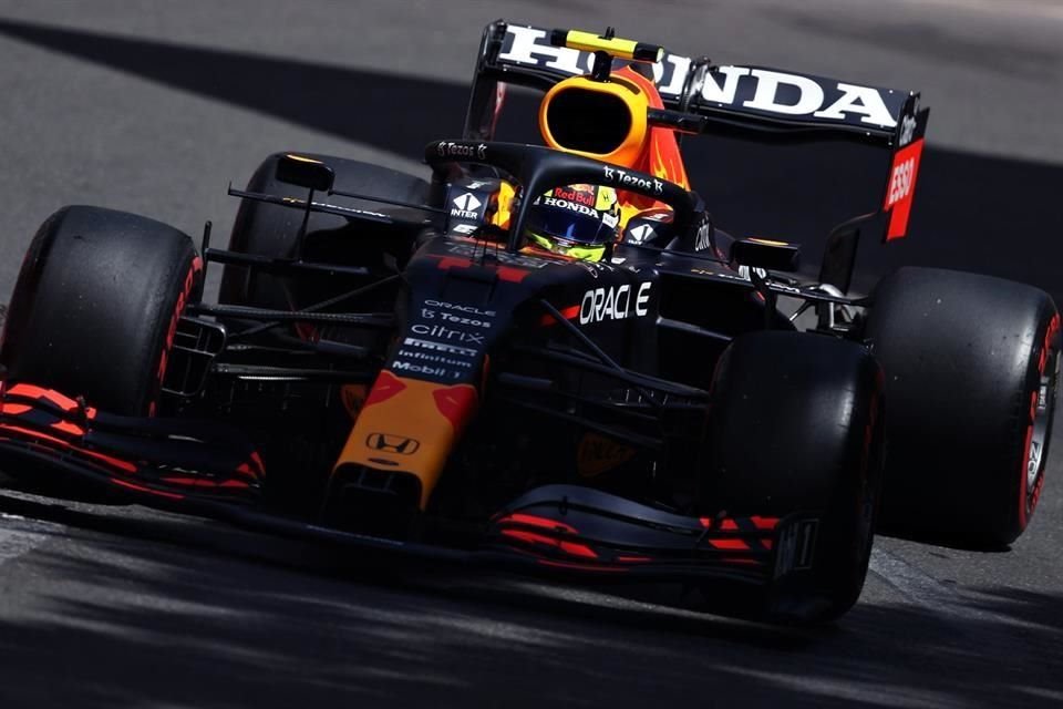 Checo Pérez aflojó en la Q3 y lo pagó caro.