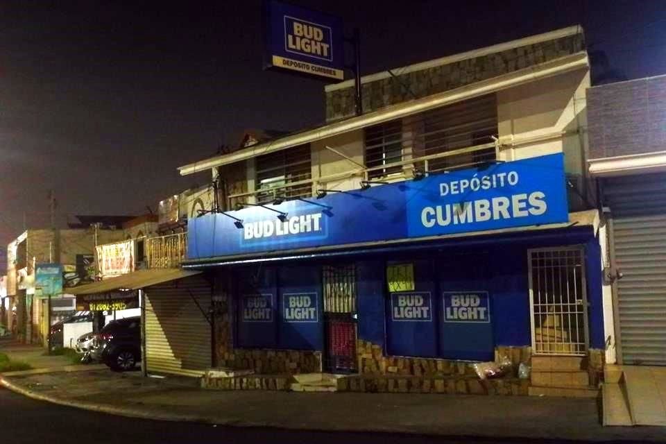 La venta de alcohol quedó restringida desde la medianoche de hoy, por lo que estos establecimientos cerraron para evitar multas.