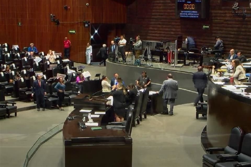 Ignacio Mier, coordinador de Morena en San Lázaro, dijo que reforma para reducir jornada laboral ya no será discutida en el actual periodo.
