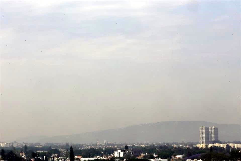 Hubo mucho humo desde el miércoles, pero hasta ayer se activó alerta atmosférica en tres puntos de la ZMG por incendios en Región Valles.