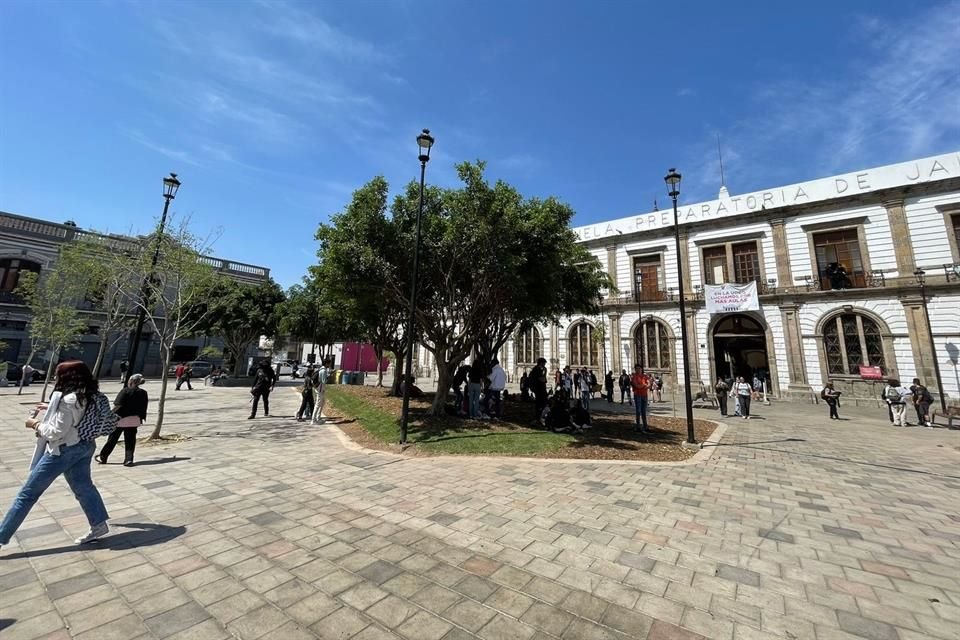 Autoridades del Ayuntamiento de Guadalajara inauguraron hoy la Plaza Agustín Rivera, remodelada para privilegiar el paso peatonal. Esta obra tuvo una inversión de 14 millones 500 mil pesos.