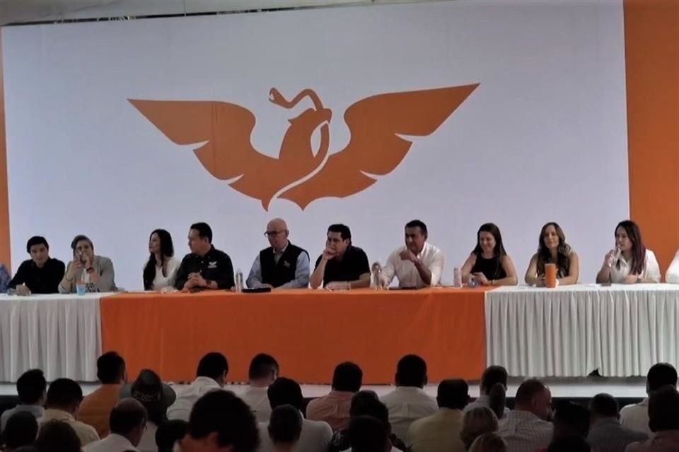 Liderazgos estatales del partido Movimiento Ciudadano acuden a la toma de protesta de la nueva coordinación municipal en Tlajomulco, encabezada por la regidora Sagrario Guzmán Ureña.