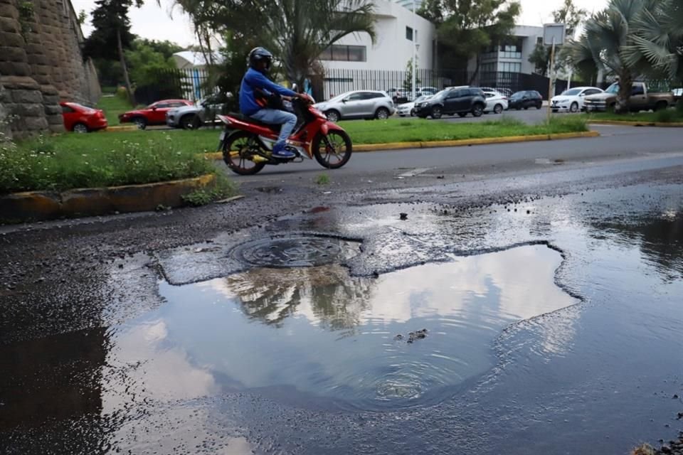 Algunos usuarios señalan que han reportado fugas ante Siapa por semanas.