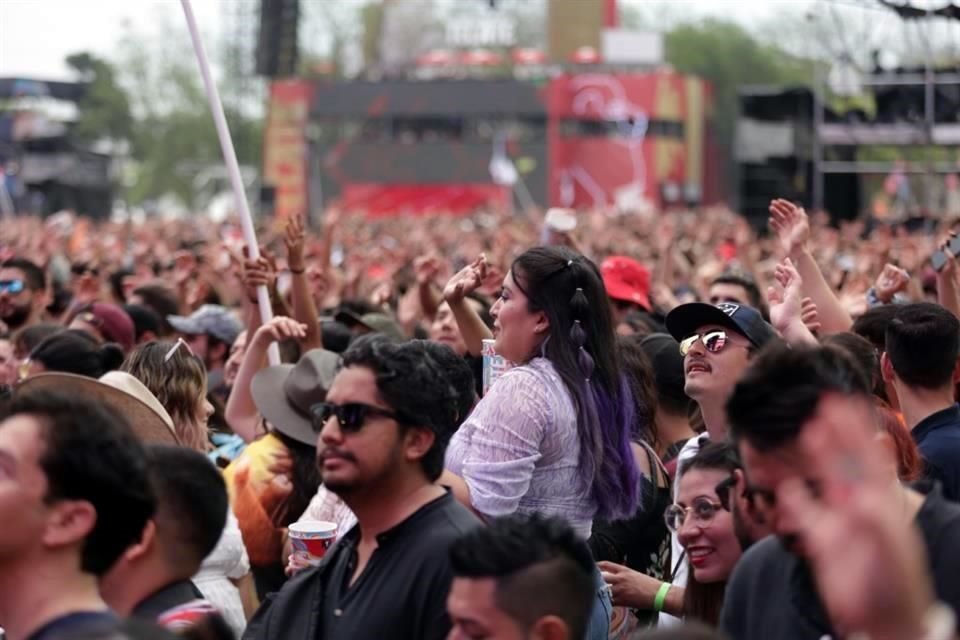 Miles de personas disfrutaron de sus artistas favoritos en el segundo día del festival Pa'l Norte.