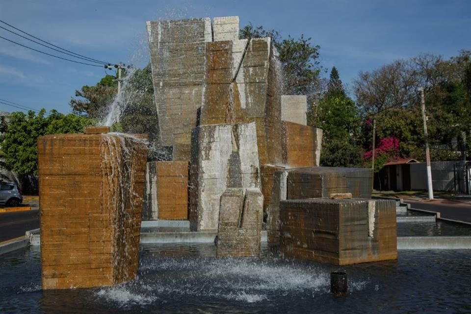 Fuente de La Hermana Agua, ubicada en avenida de las Rosas y avenida López Mateos.