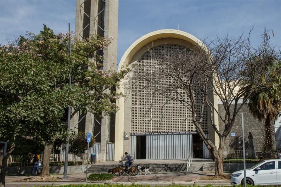 Templo de Santa Rita de Casia en avenida Guadalupe.