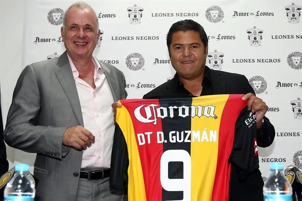 En junio del 2015, Raúl Padilla presentó a Daniel Guzmán como director técnico de los Leones Negros, a su regreso al Ascenso.