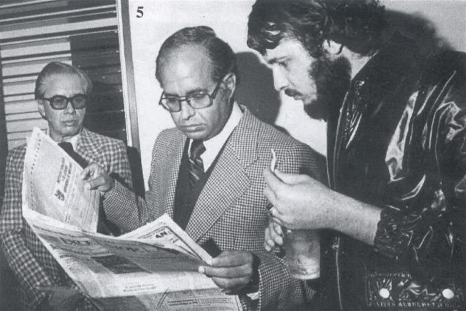 Aquí aparece Padilla con el Rector de la Universidad de Guadalajara, Jorge Enrique Zambrano Villa.