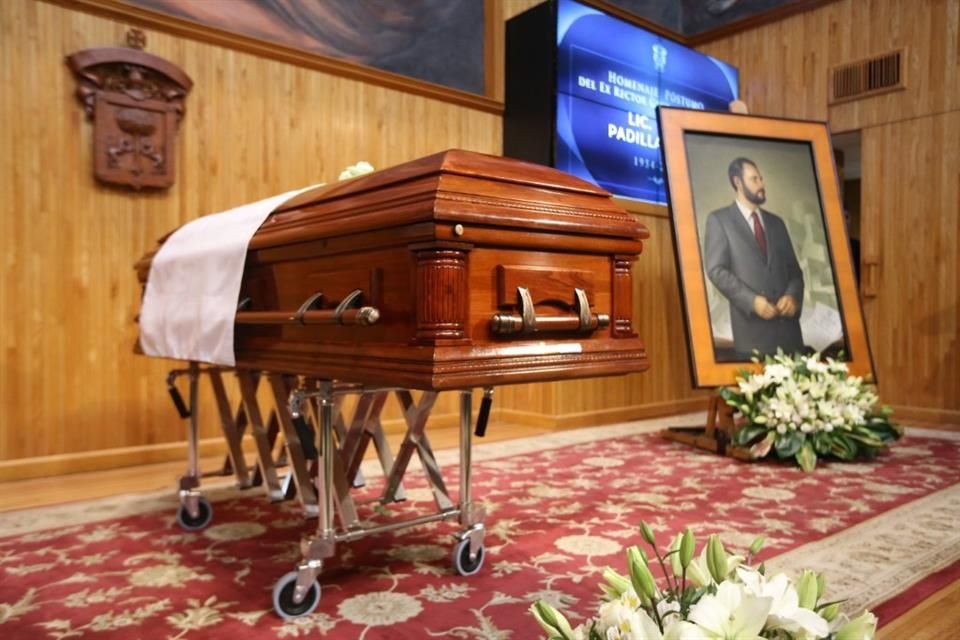 Homenaje de cuerpo presente de Raúl Padilla López ante la comunidad universitaria.