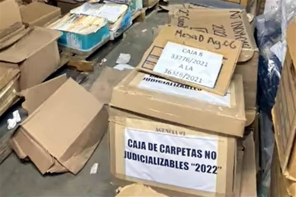 En redes sociales exhiben fotos de cajas arrumbadas que contendrían las declaraciones de víctimas que acuden al Centro de Justicia para las Mujeres.