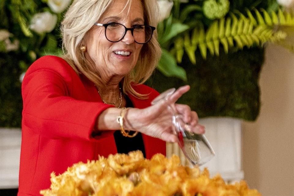 La Primera Dama de EU, Jill Biden, aceptó un tulipán nombrado en su honor por parte de los Países Bajos.