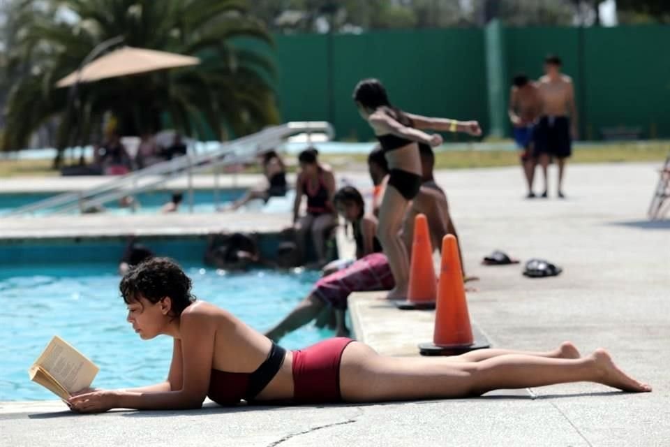 Piden a visitantes ingresar con alimentos preparados para que no abandonen latas en los jardines y que se pongan bronceador una hora antes para no ensuciar el agua.