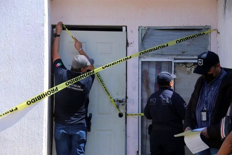 Tirado en la sala y con el rostro ensangrentado hallaron el cadáver de un hombre en una casa del Fraccionamiento Cima del Sol, Tlajomulco.