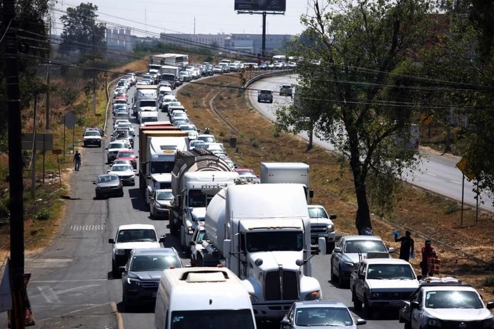 El Gobernador Enrique Alfaro arremetió contra el Gobierno Federal por el abandono que hay en la Carretera a Nogales.