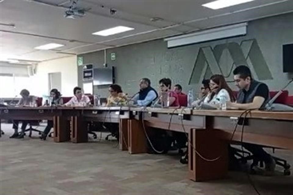 Este jueves, alumnos se encuentran reunidos en una mesa de diálogo con autoridades encabezadas por el rector de la UAM-Azcapo, Óscar Lozano Carrillo.