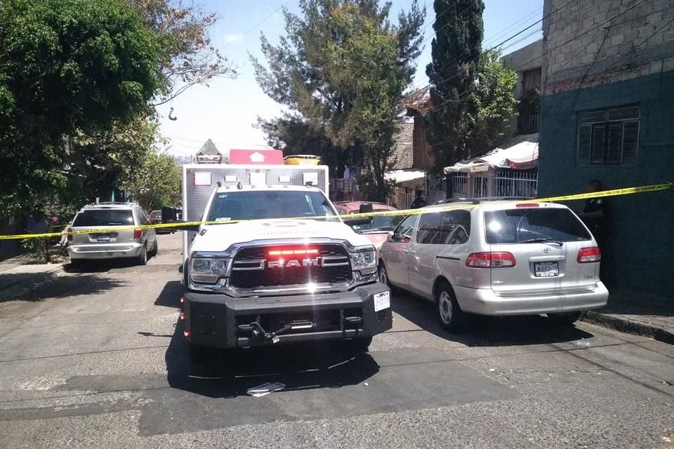 El primer caso se dio en la Colonia Lázaro Cárdenas, en una vivienda de dos niveles ubicada en la calle José María Sánchez, casi esquina con José María de la Vega.