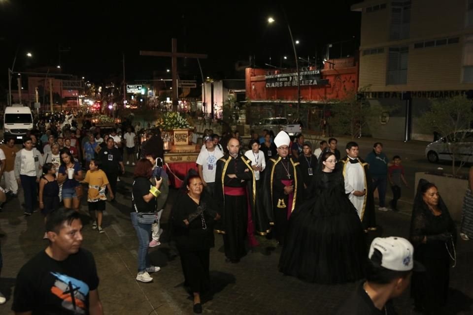 La Marcha del Silencio inició en el templo de San José de Analco con destino a la catedral de Guadalajara.