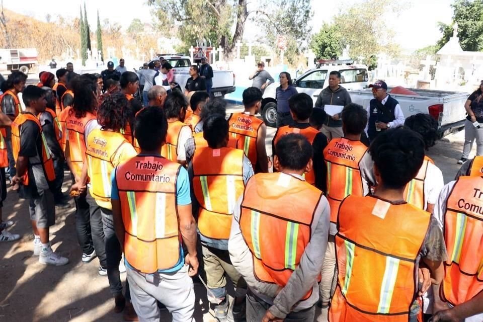 Tirar basura en la calle o beber alcohol en la vía pública les costó tiempo y esfuerzo a 41 ciudadanos en Guadalajara.