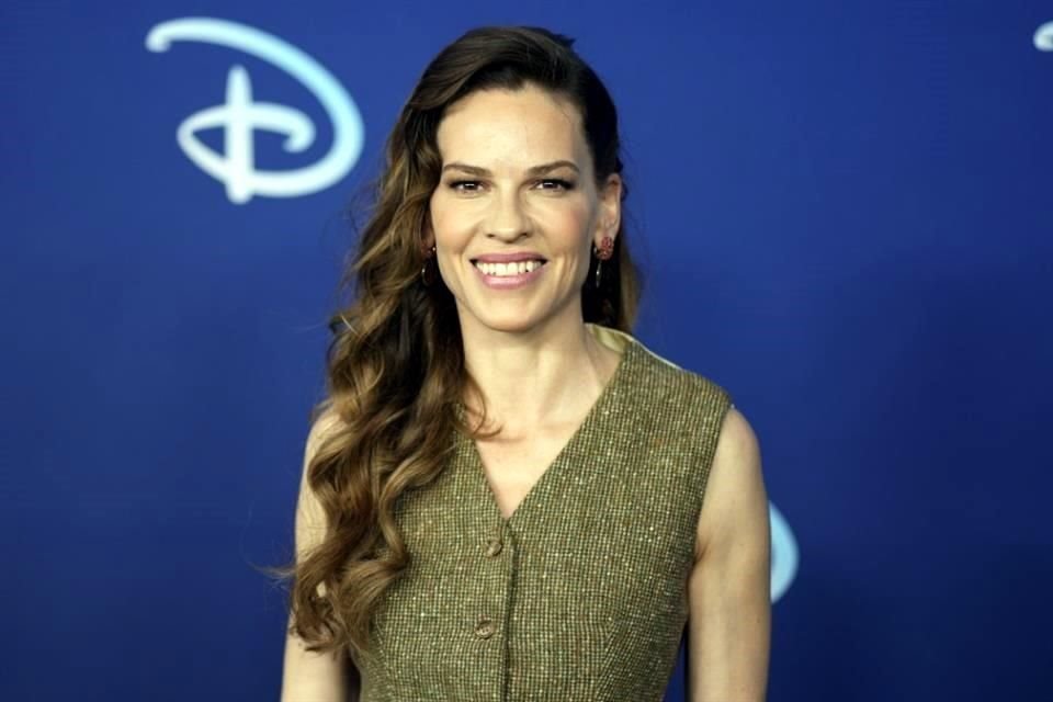 La actriz Hilary Swank dio a luz a sus mellizos, junto a su esposo Philip Schneider.