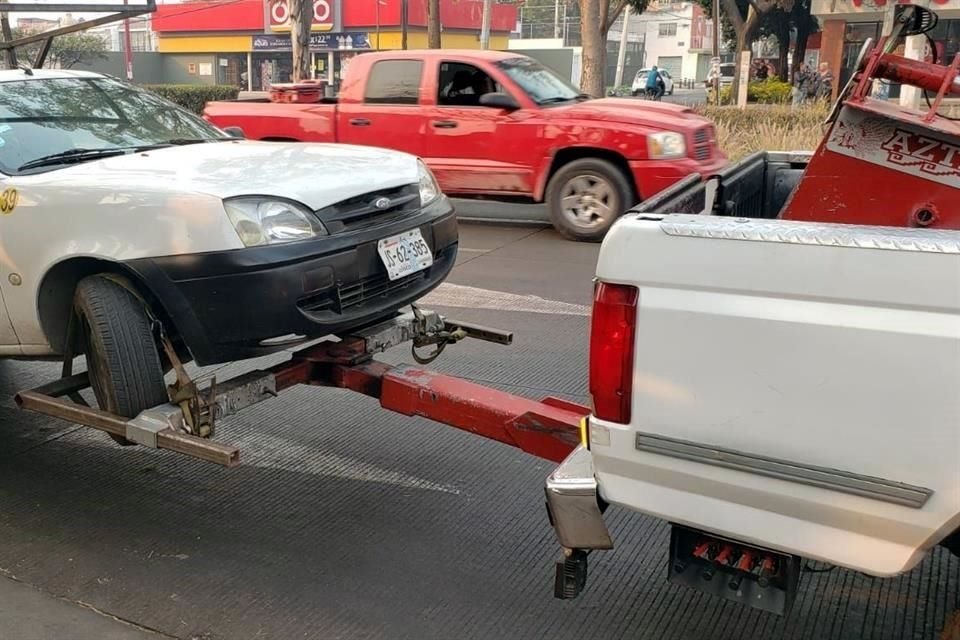 La mitad de las grúas en el Estado no tienen permiso para operar.