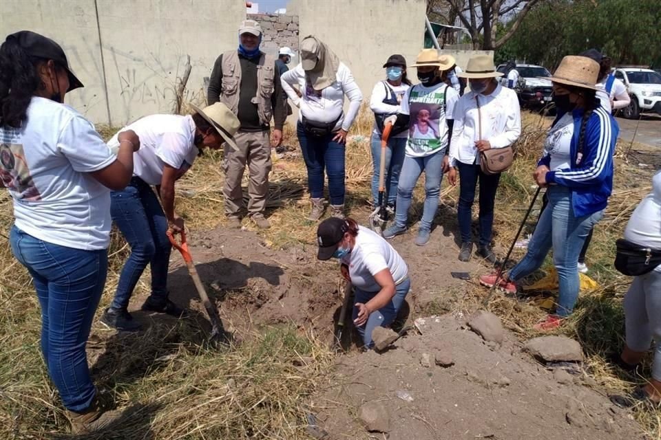 Los familiares de desaparecidos contribuyen a la localización de las fosas clandestinas.