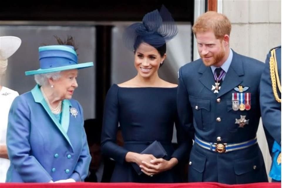 El documental 'The Real Crown' asegura que la Reina Isabel II veía bien que el Príncipe Enrique luchara en Afganistán.