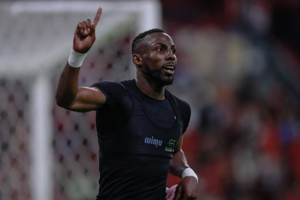 El colombiano Julián Quiñones registra 30 goles desde su llegada a los Rojinegros en el Apertura 2021.