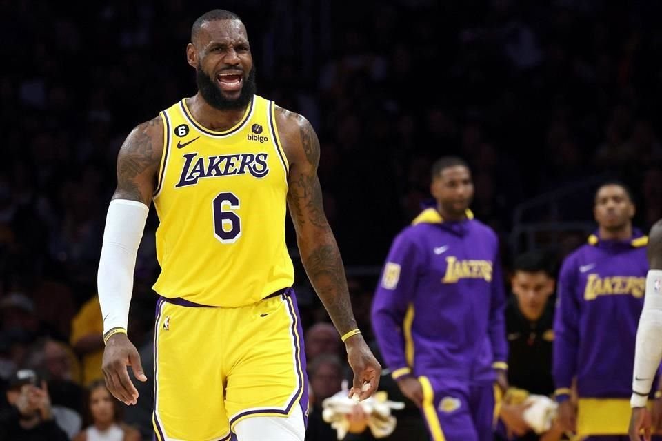 LeBron James sigue cargando con la responsabilidad de la quinteta angelina.