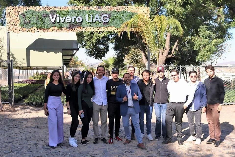 En el espacio aledaño al vivero se creó un centro de producción de composta.