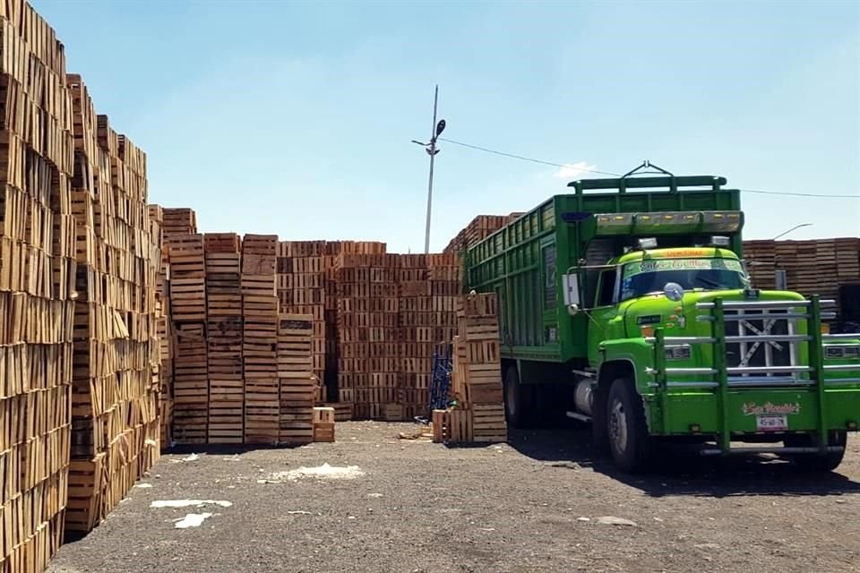 La Central de Abasto también enfrenta la falta de agua, situación que se agravó con el incendio en la zona de huacales.