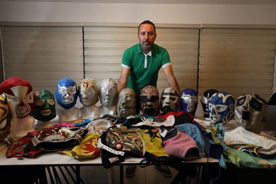 A través de más de 20 años, Pablo Chávez se ha dedicado a coleccionar máscaras de lucha libre.