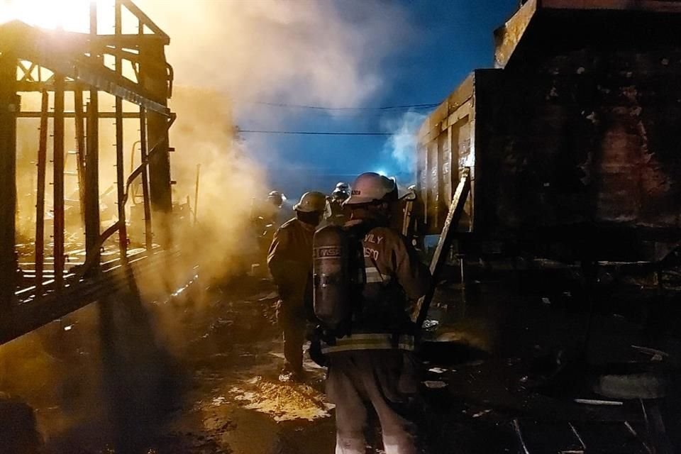 Autoridades de Tonalá y personal de la Unidad Estatal de Protección Civil y Bomberos Jalisco acudieron al sitio.