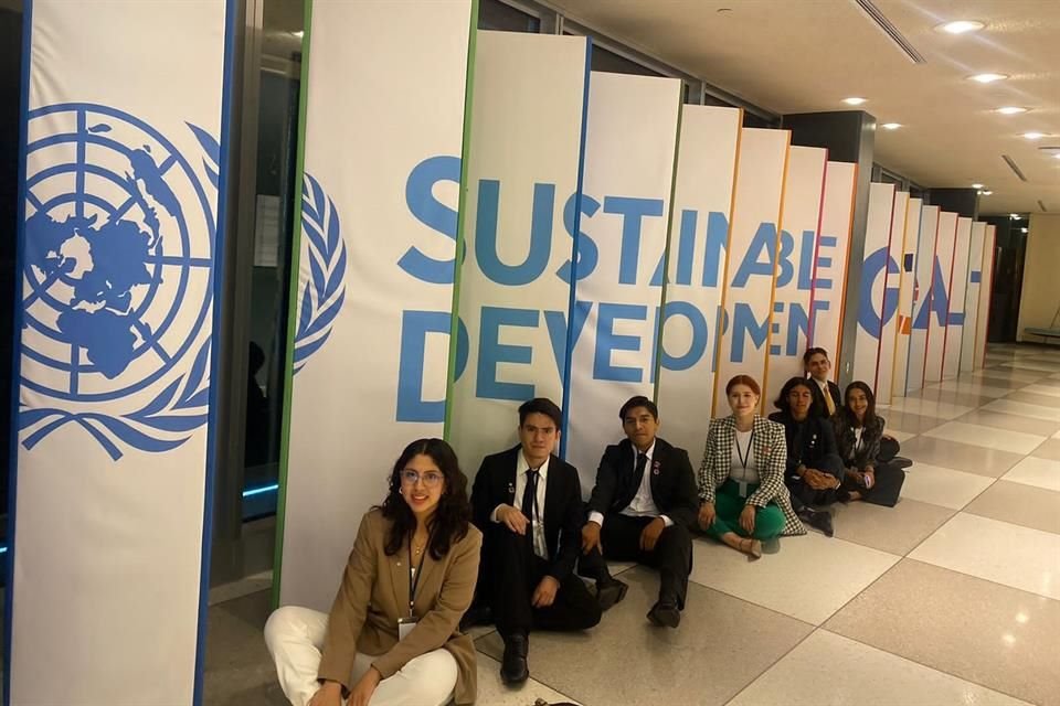 ¡Orgullo univeritario! Tres estudiantes de la UdeG fueron reconocidos en la Comisión  de Consolidación de Paz de la ONU, en Nueva York.