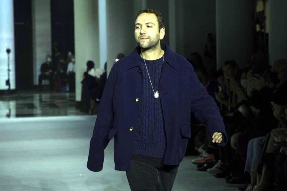 La casa de moda francesa Lanvin anunció la salida del diseñador Bruno Sialelli como director artístico.